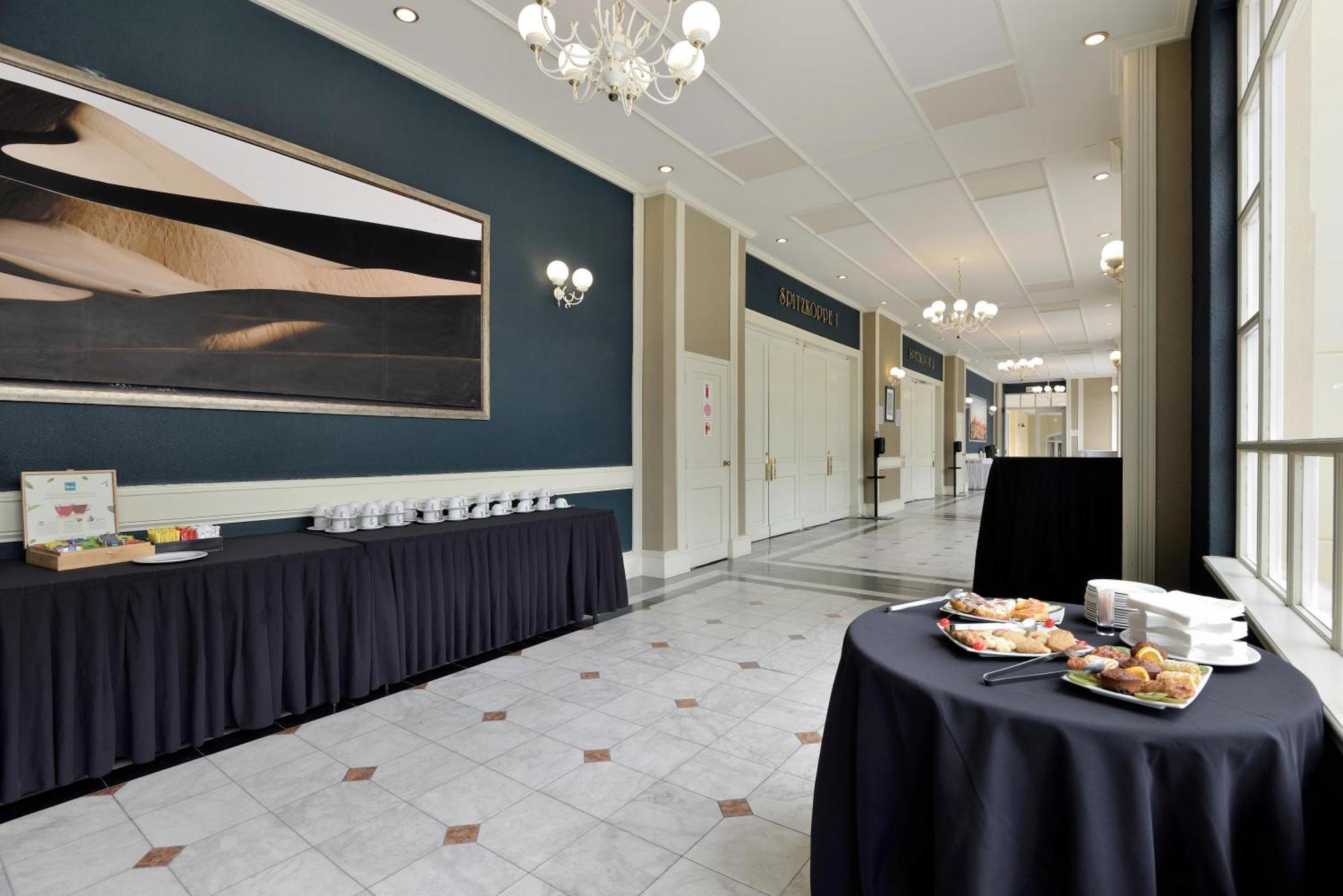 Swakopmund Hotel & Entertainment Centre Екстериор снимка